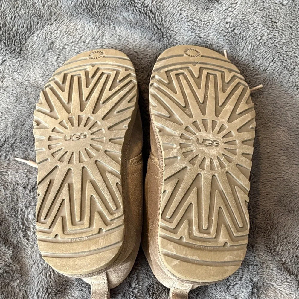 EUC Men’s Ugg Neumel Boots Taupe Suede Size 7